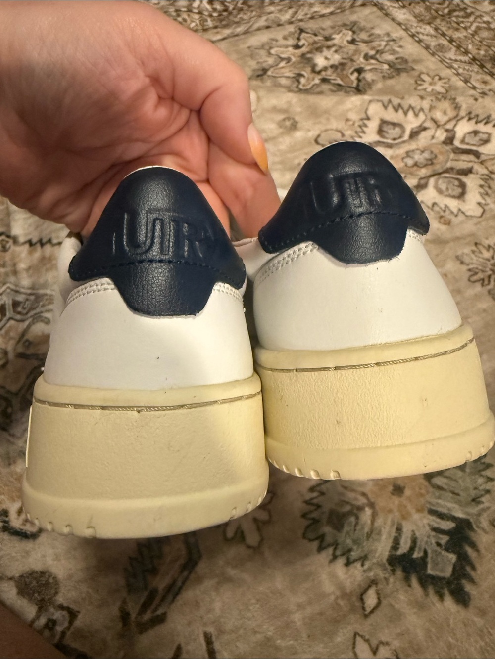 AUTRY MEDALIST LOW TOP SNEAKERS NEW 38 - Picture 6 of 7